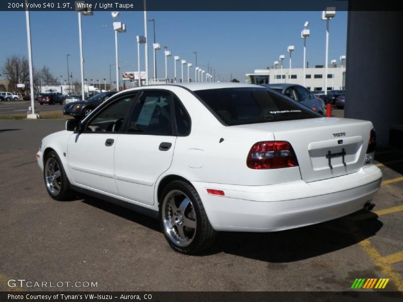 White / Light Taupe 2004 Volvo S40 1.9T