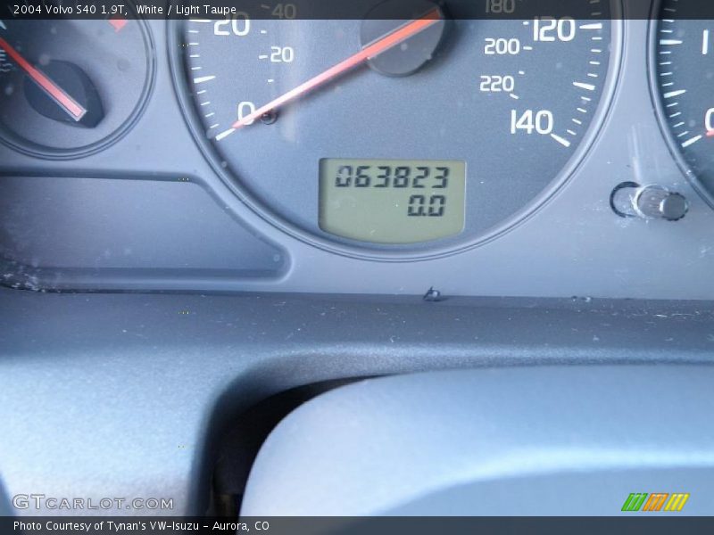 White / Light Taupe 2004 Volvo S40 1.9T