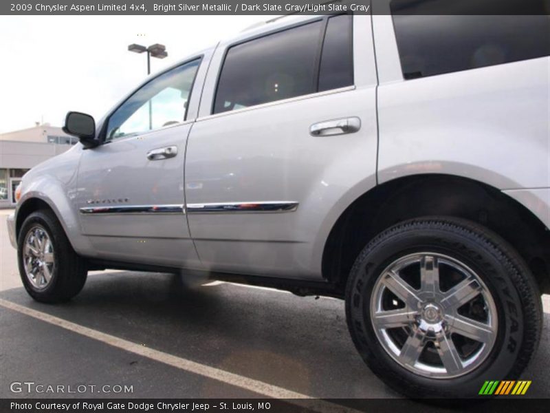 Bright Silver Metallic / Dark Slate Gray/Light Slate Gray 2009 Chrysler Aspen Limited 4x4