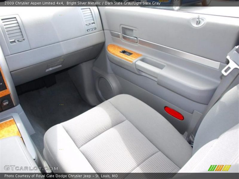 Bright Silver Metallic / Dark Slate Gray/Light Slate Gray 2009 Chrysler Aspen Limited 4x4