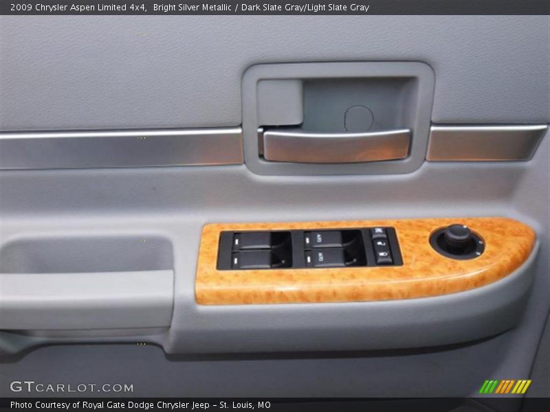 Bright Silver Metallic / Dark Slate Gray/Light Slate Gray 2009 Chrysler Aspen Limited 4x4