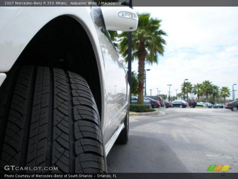 Alabaster White / Macadamia 2007 Mercedes-Benz R 350 4Matic