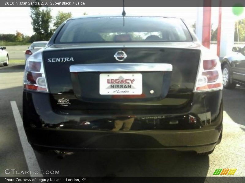 Super Black / Beige 2010 Nissan Sentra 2.0