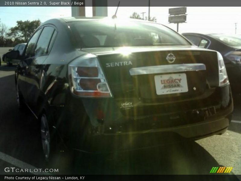 Super Black / Beige 2010 Nissan Sentra 2.0