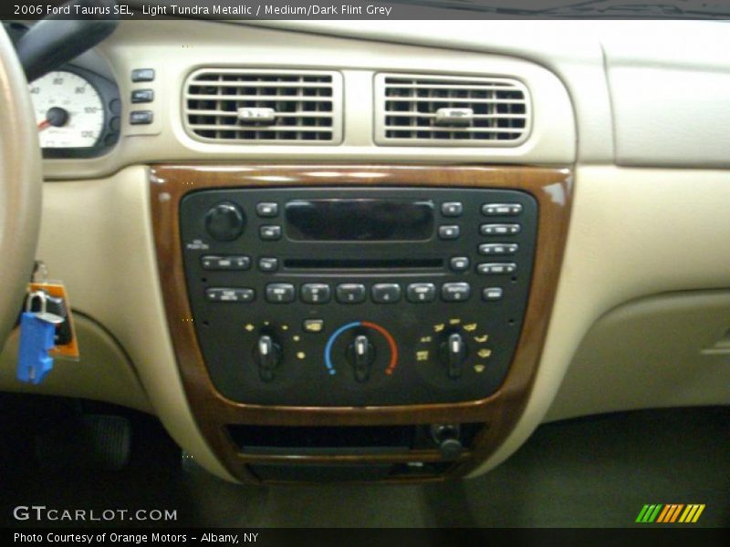 Light Tundra Metallic / Medium/Dark Flint Grey 2006 Ford Taurus SEL
