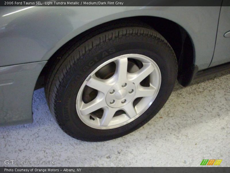 Light Tundra Metallic / Medium/Dark Flint Grey 2006 Ford Taurus SEL