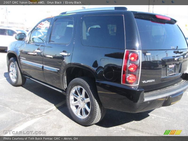 Onyx Black / Ebony Black 2007 GMC Yukon Denali AWD