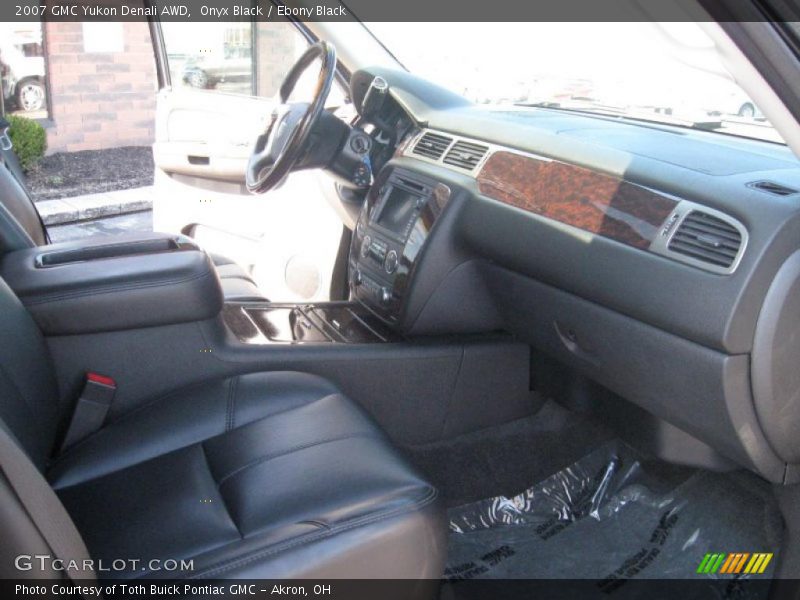 Onyx Black / Ebony Black 2007 GMC Yukon Denali AWD