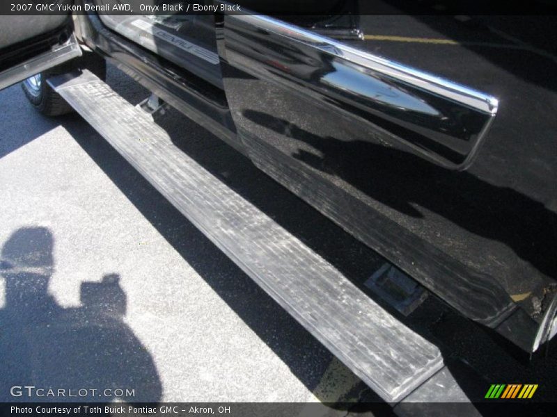 Onyx Black / Ebony Black 2007 GMC Yukon Denali AWD