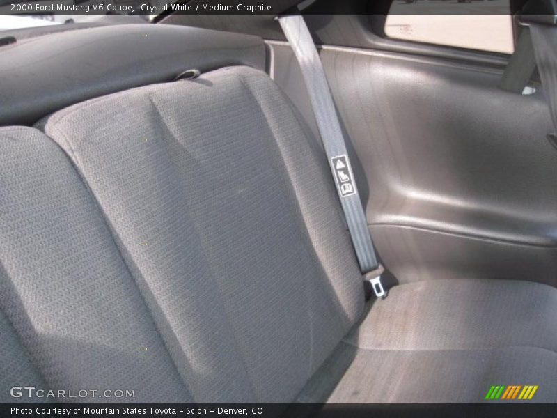 Crystal White / Medium Graphite 2000 Ford Mustang V6 Coupe