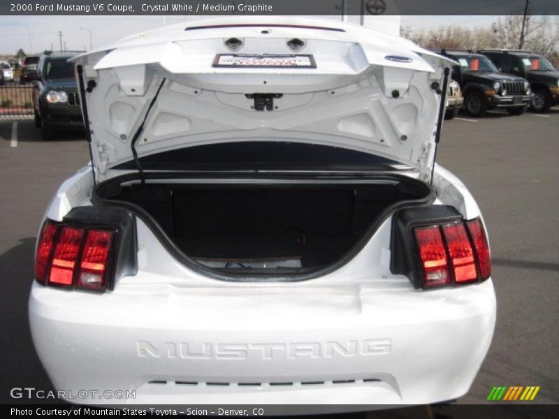 Crystal White / Medium Graphite 2000 Ford Mustang V6 Coupe