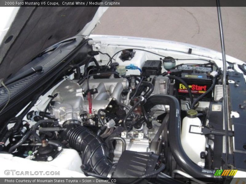 Crystal White / Medium Graphite 2000 Ford Mustang V6 Coupe