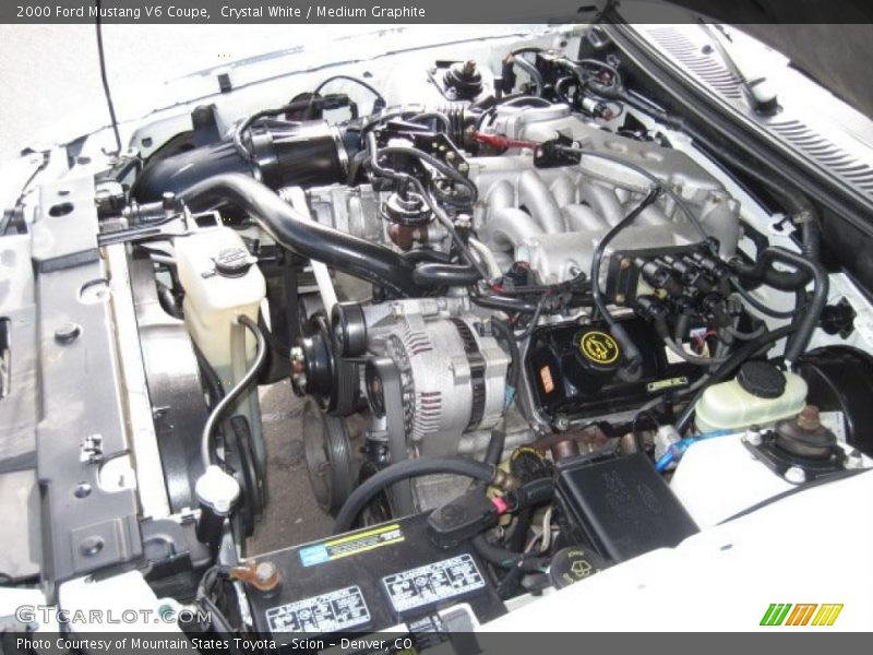 Crystal White / Medium Graphite 2000 Ford Mustang V6 Coupe