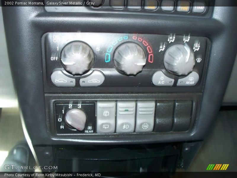 Galaxy Silver Metallic / Gray 2002 Pontiac Montana