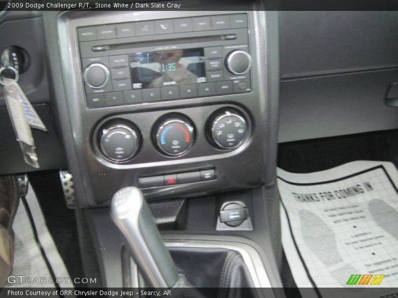 Stone White / Dark Slate Gray 2009 Dodge Challenger R/T