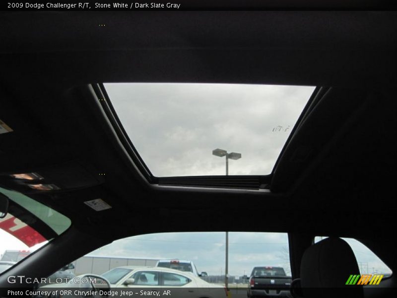 Stone White / Dark Slate Gray 2009 Dodge Challenger R/T