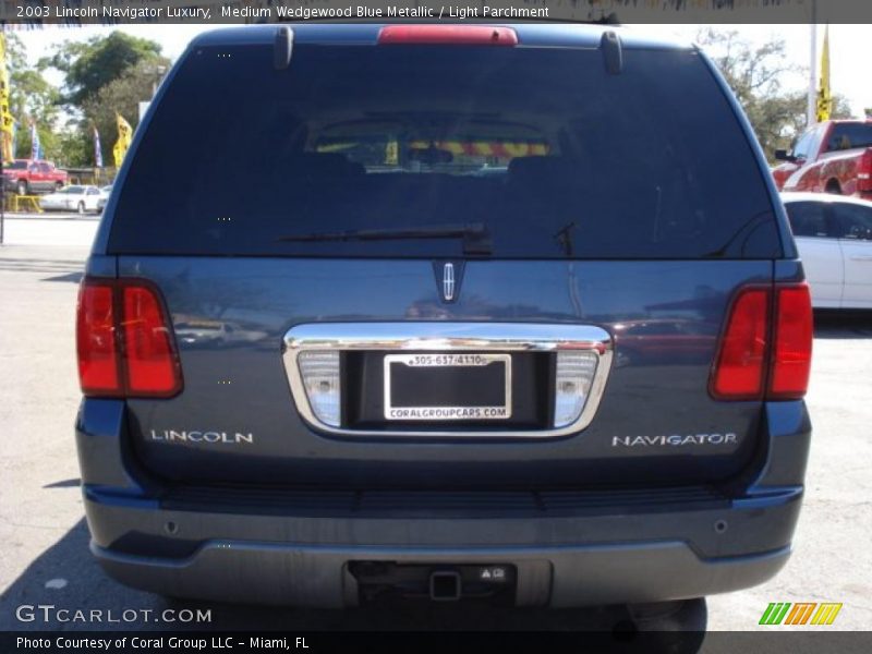 Medium Wedgewood Blue Metallic / Light Parchment 2003 Lincoln Navigator Luxury