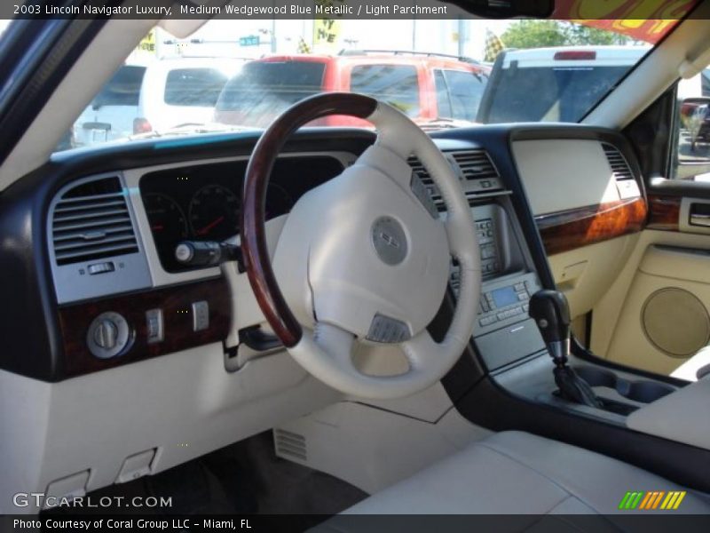 Medium Wedgewood Blue Metallic / Light Parchment 2003 Lincoln Navigator Luxury