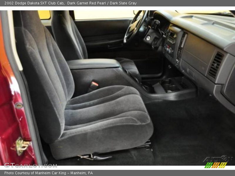 Dark Garnet Red Pearl / Dark Slate Gray 2002 Dodge Dakota SXT Club Cab