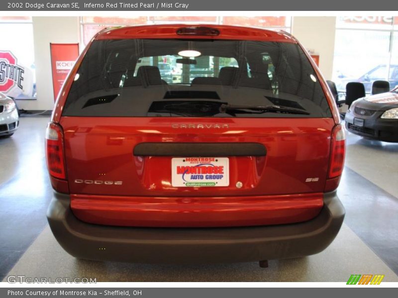 Inferno Red Tinted Pearl / Mist Gray 2002 Dodge Caravan SE