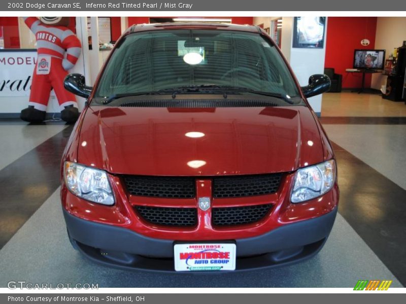 Inferno Red Tinted Pearl / Mist Gray 2002 Dodge Caravan SE