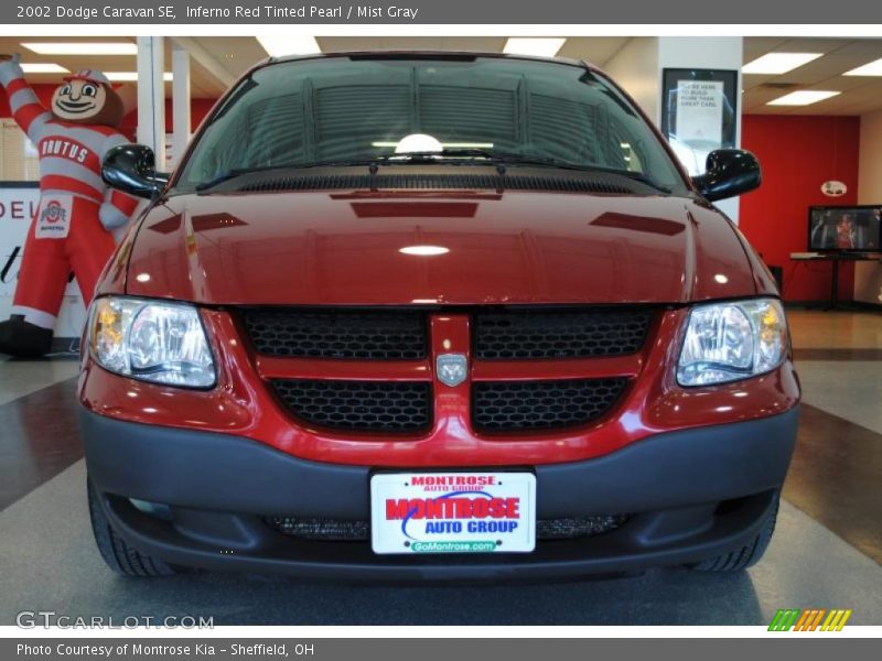 Inferno Red Tinted Pearl / Mist Gray 2002 Dodge Caravan SE
