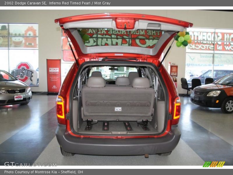 Inferno Red Tinted Pearl / Mist Gray 2002 Dodge Caravan SE