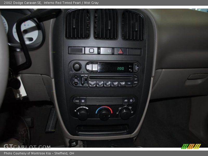 Inferno Red Tinted Pearl / Mist Gray 2002 Dodge Caravan SE
