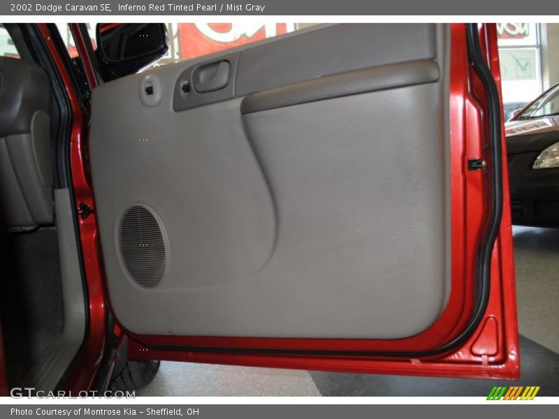 Inferno Red Tinted Pearl / Mist Gray 2002 Dodge Caravan SE
