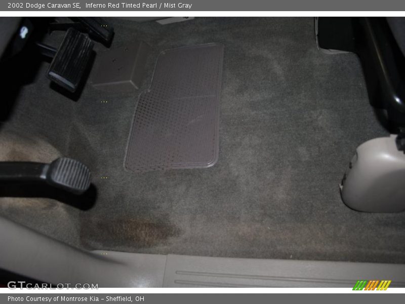 Inferno Red Tinted Pearl / Mist Gray 2002 Dodge Caravan SE