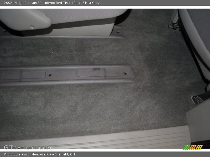 Inferno Red Tinted Pearl / Mist Gray 2002 Dodge Caravan SE