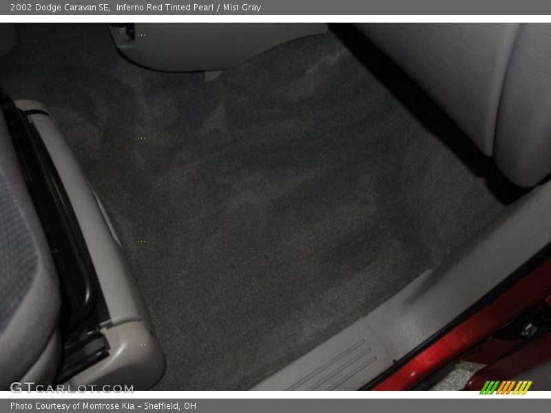 Inferno Red Tinted Pearl / Mist Gray 2002 Dodge Caravan SE