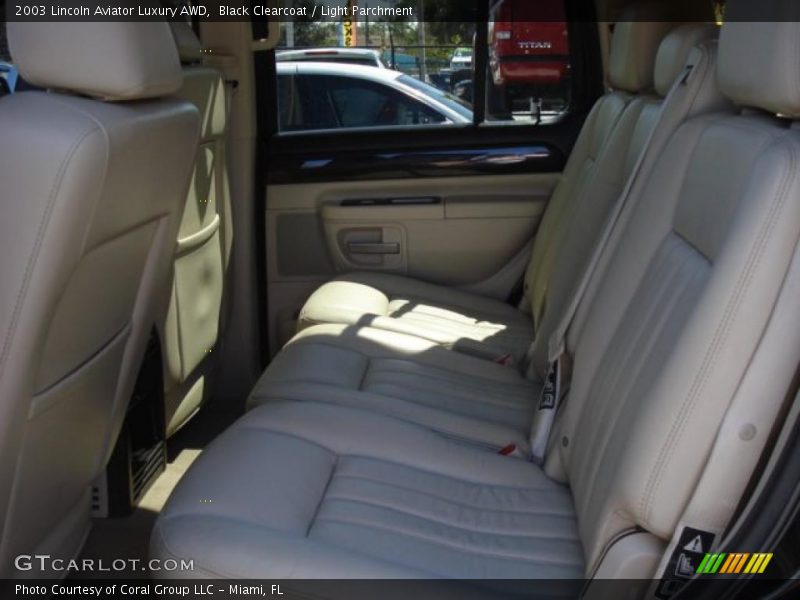 Black Clearcoat / Light Parchment 2003 Lincoln Aviator Luxury AWD