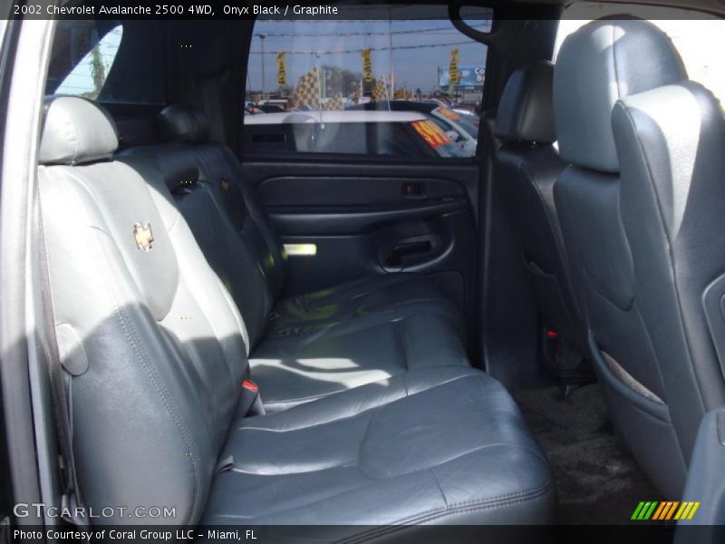 Onyx Black / Graphite 2002 Chevrolet Avalanche 2500 4WD