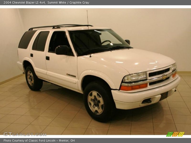 Summit White / Graphite Gray 2004 Chevrolet Blazer LS 4x4