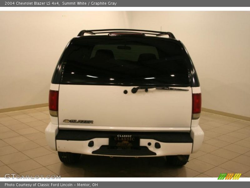 Summit White / Graphite Gray 2004 Chevrolet Blazer LS 4x4