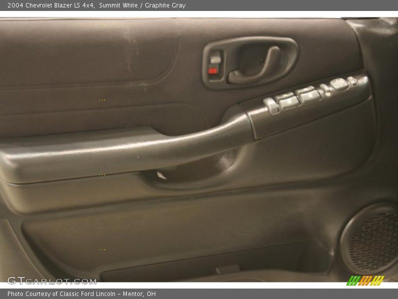 Summit White / Graphite Gray 2004 Chevrolet Blazer LS 4x4