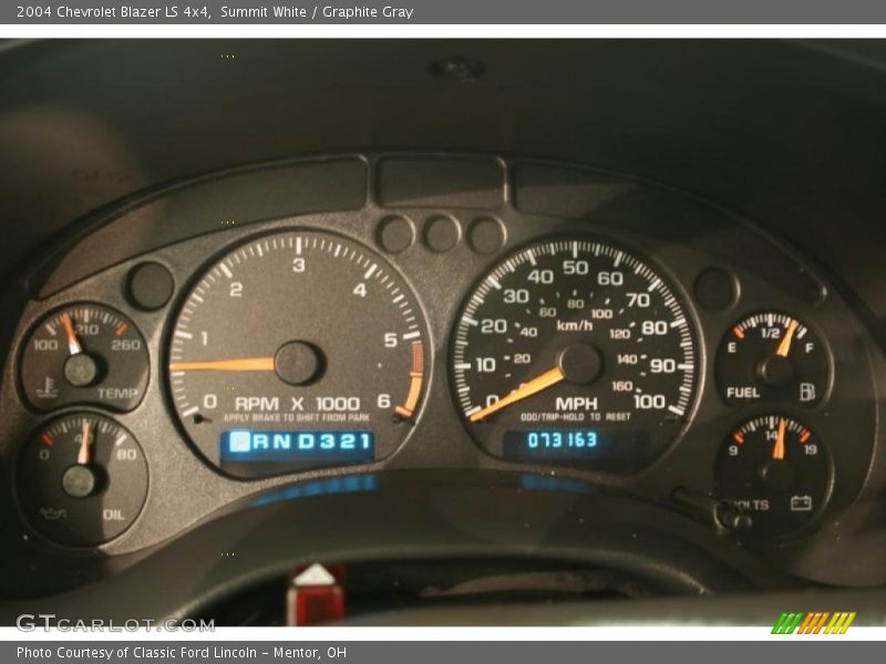 Summit White / Graphite Gray 2004 Chevrolet Blazer LS 4x4