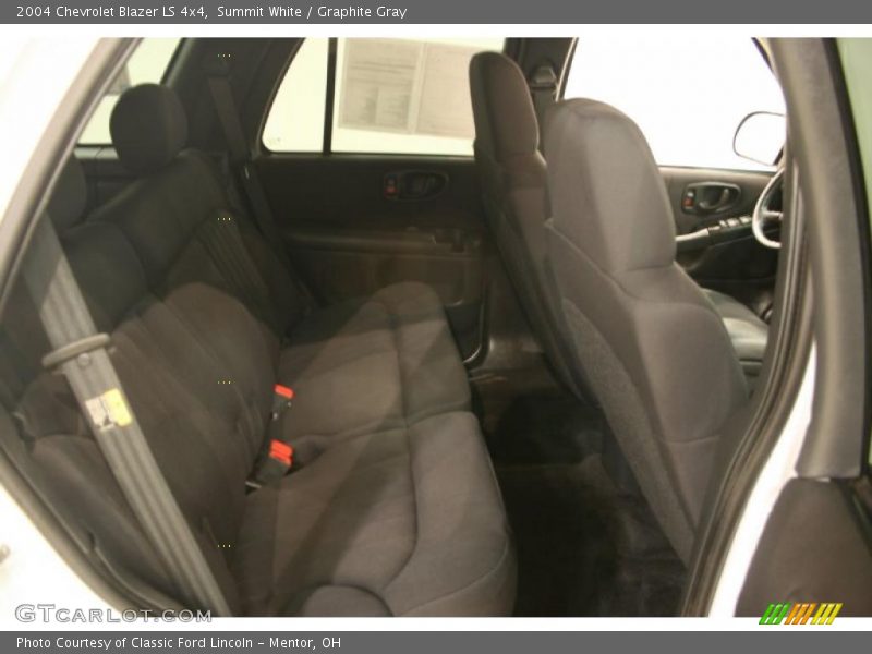 Summit White / Graphite Gray 2004 Chevrolet Blazer LS 4x4