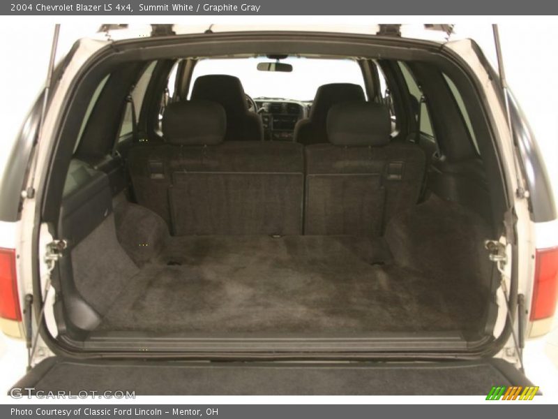 Summit White / Graphite Gray 2004 Chevrolet Blazer LS 4x4