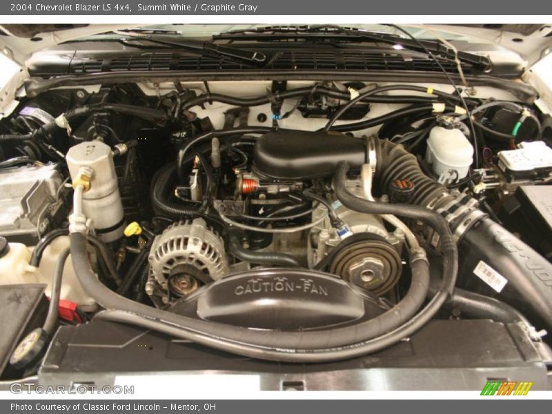 Summit White / Graphite Gray 2004 Chevrolet Blazer LS 4x4