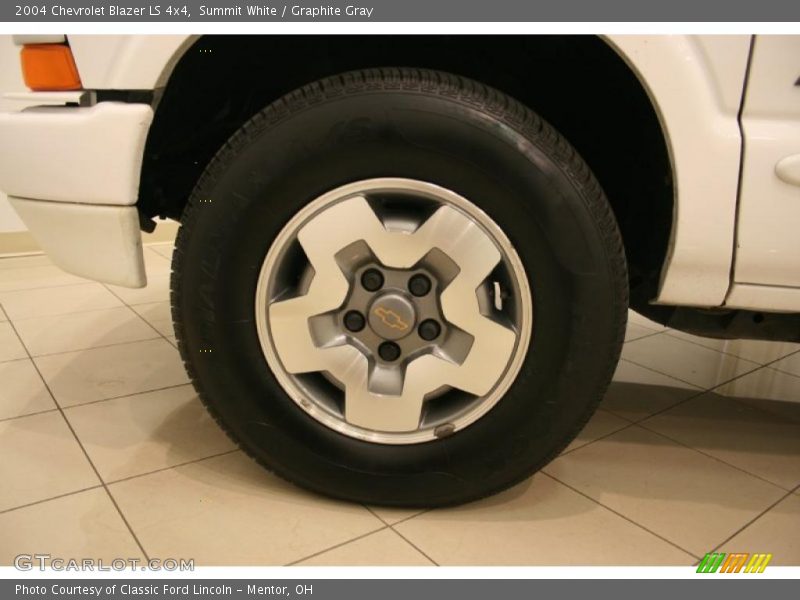 Summit White / Graphite Gray 2004 Chevrolet Blazer LS 4x4