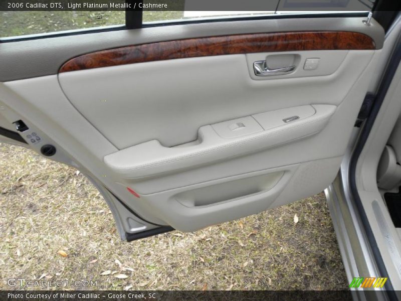 Light Platinum Metallic / Cashmere 2006 Cadillac DTS