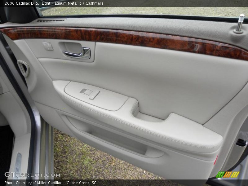 Light Platinum Metallic / Cashmere 2006 Cadillac DTS