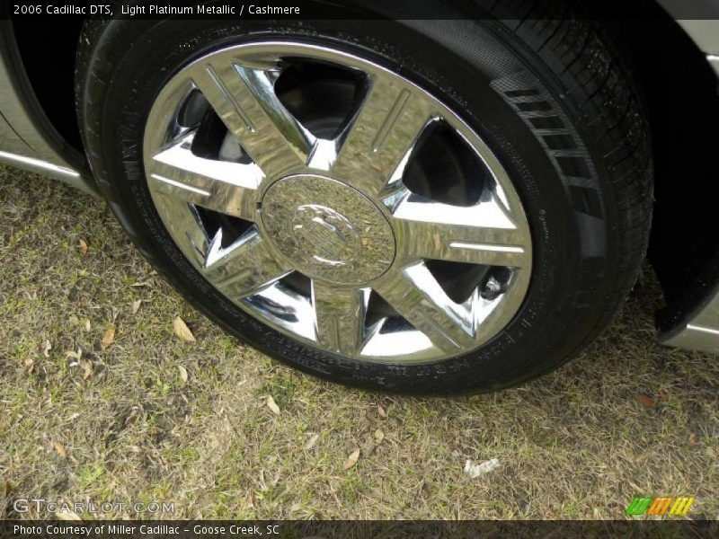 Light Platinum Metallic / Cashmere 2006 Cadillac DTS