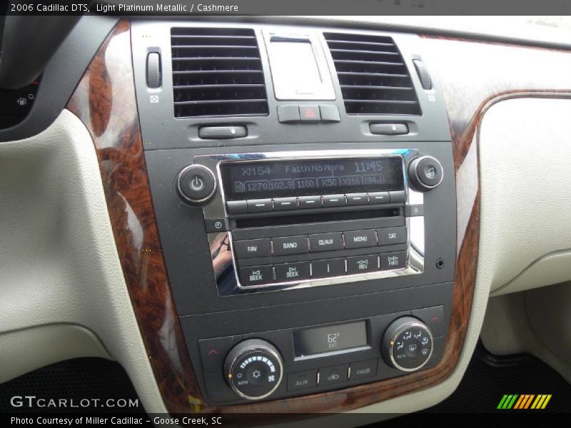 Light Platinum Metallic / Cashmere 2006 Cadillac DTS