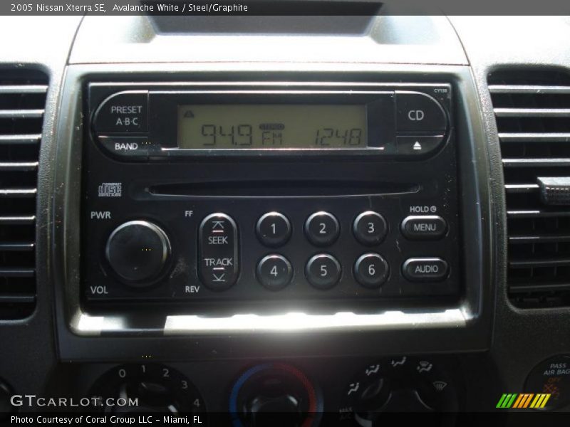 Avalanche White / Steel/Graphite 2005 Nissan Xterra SE