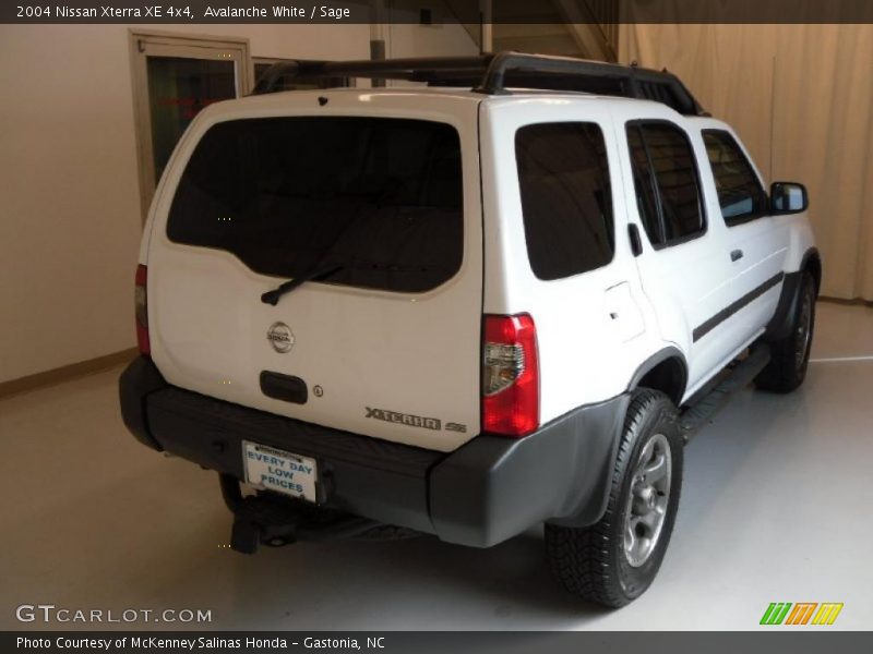 Avalanche White / Sage 2004 Nissan Xterra XE 4x4