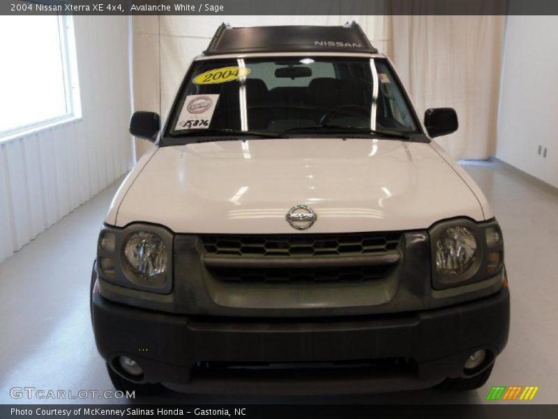 Avalanche White / Sage 2004 Nissan Xterra XE 4x4