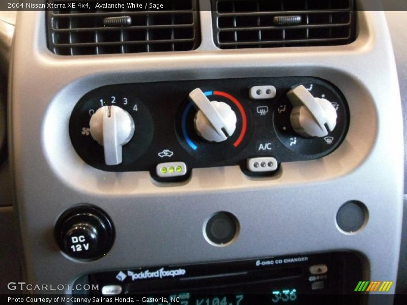 Avalanche White / Sage 2004 Nissan Xterra XE 4x4